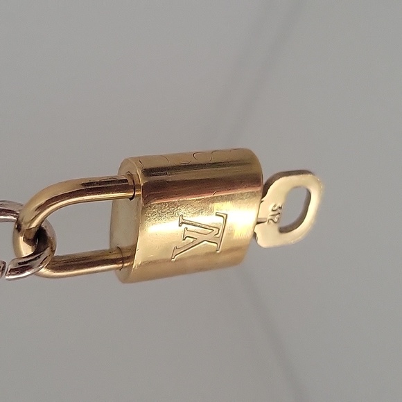 Authentic Louis Vuitton lock and key with chain - Picture 3 of 5